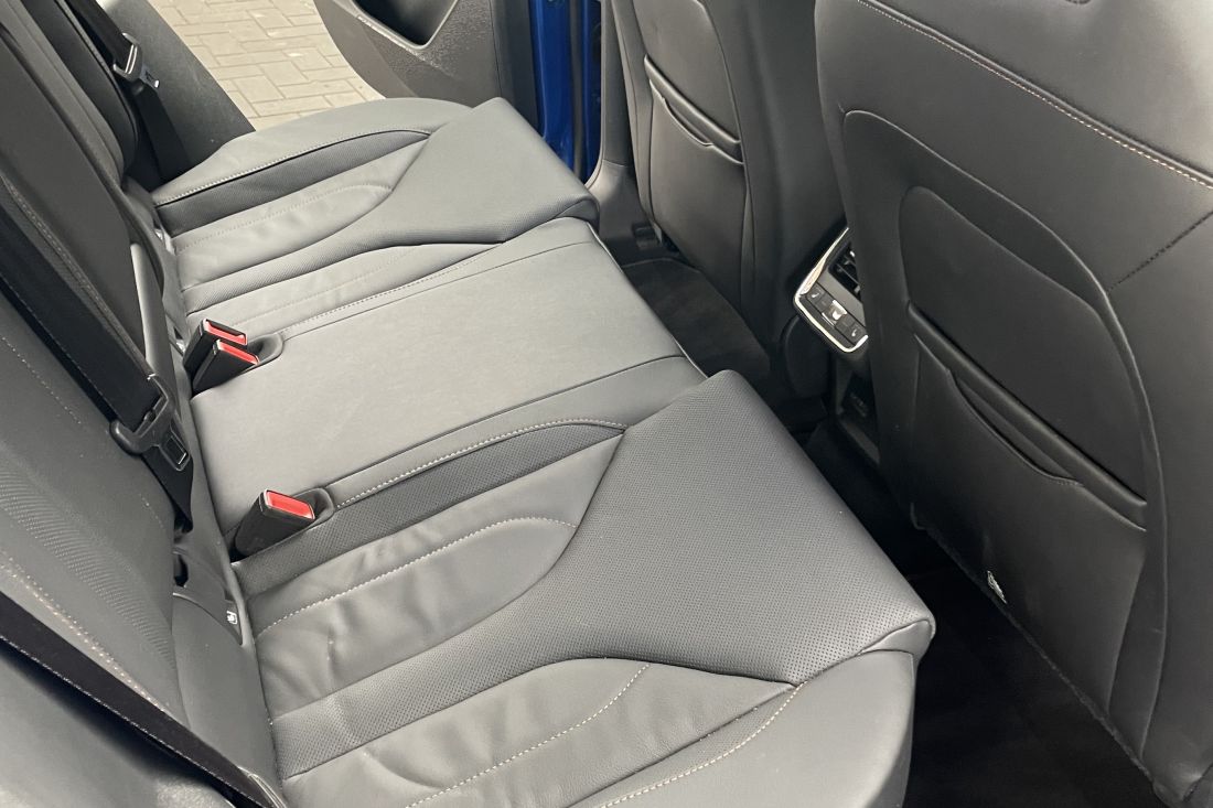 skoda-enyaq-80-race-blue-activlease15