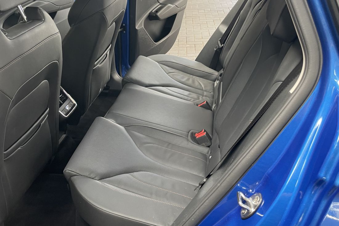 skoda-enyaq-80-race-blue-activlease17