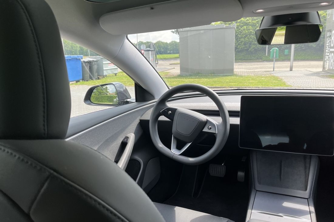 tesla-model-3-rwd-stealth-grey-activlease12