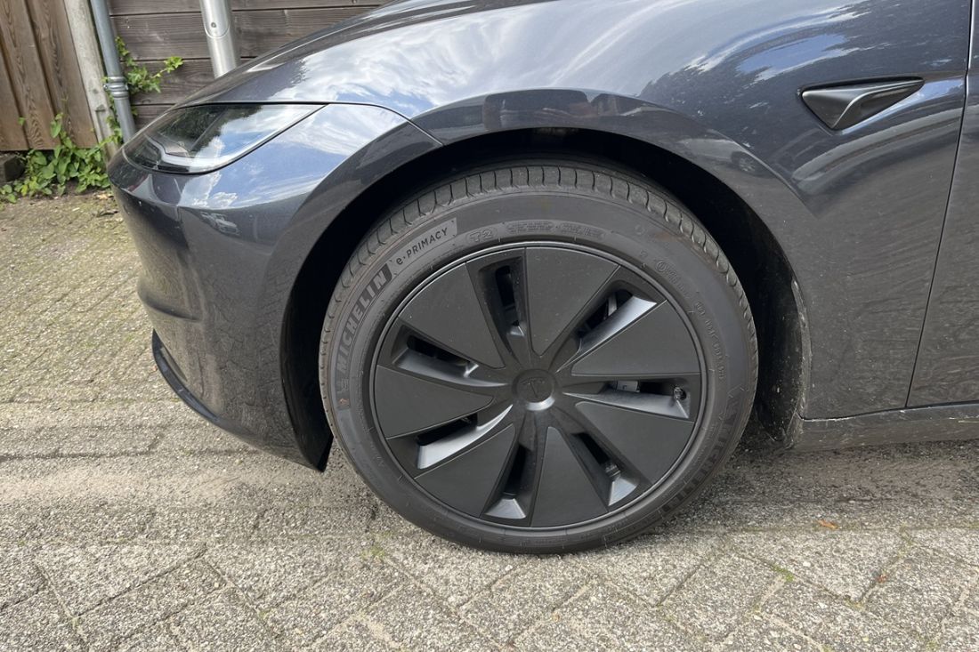 tesla-model-3-rwd-stealth-grey-activlease3