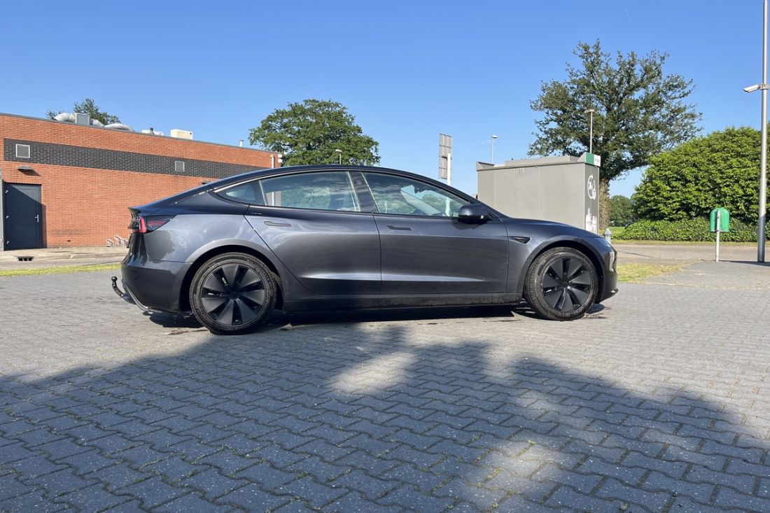tesla-model-3-rwd-stealth-grey-activlease7