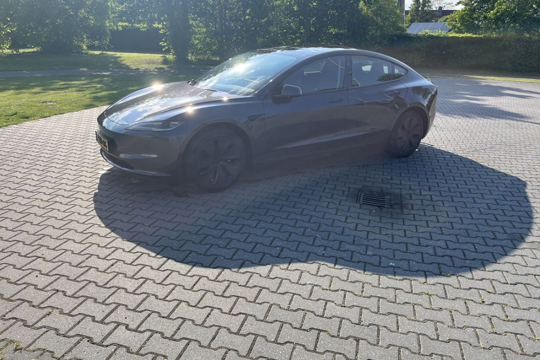 tesla-model-3-rwd-stealth-grey-activlease8