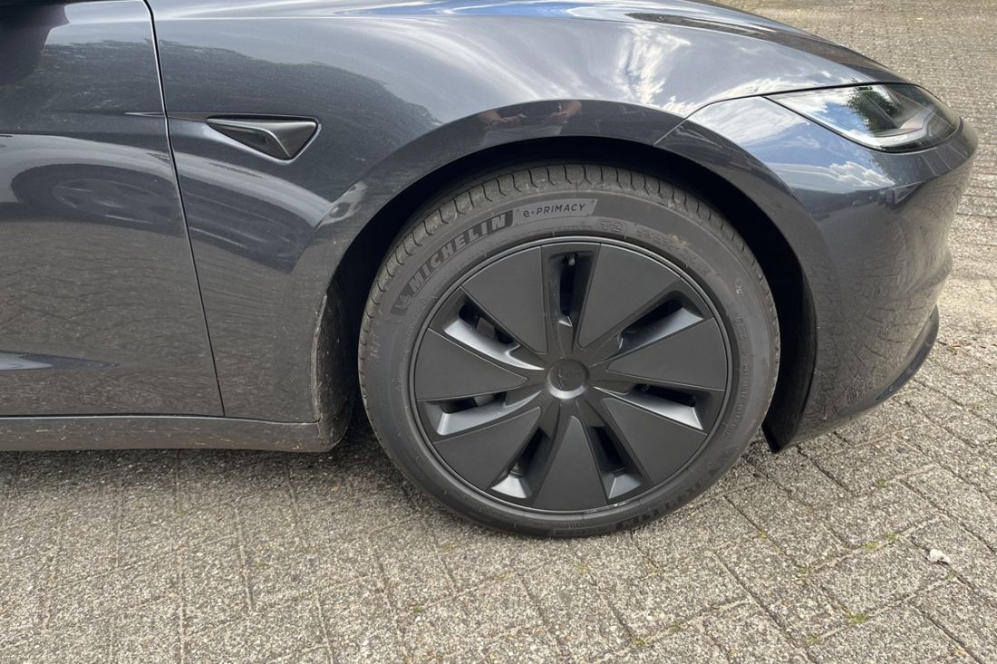 tesla-model-3-rwd-stealth-grey-activlease9