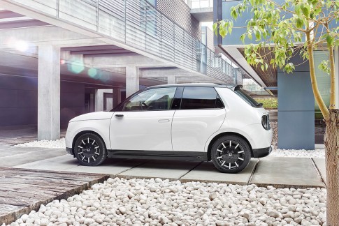 Honda e, de enige EV waarop je een magnetron of spelcomputer kan aansluiten Honda e, de enige EV waarop je een magnetron of spelcomputer kan aansluiten