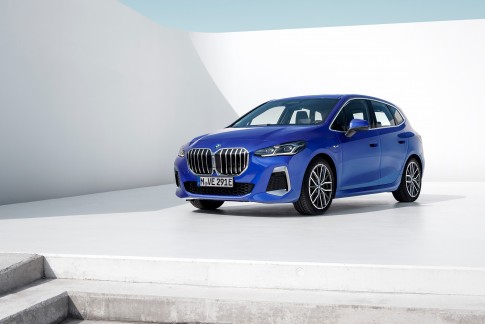 De nieuwe BMW 2-Serie Active Tourer laat z'n neus zien De nieuwe BMW 2-Serie Active Tourer laat z'n neus zien