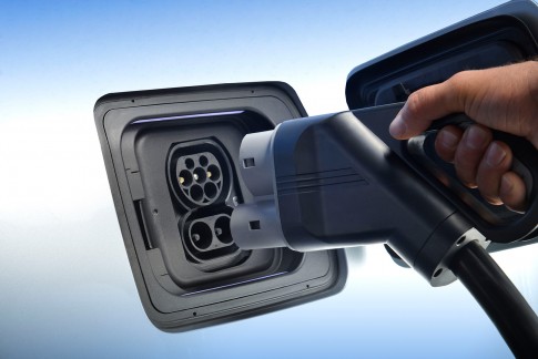 EV's gebruiken om het stroomnet te ontlasten? Rotterdam test het uit! EV's gebruiken om het stroomnet te ontlasten? Rotterdam test het uit!