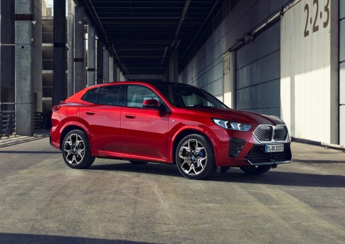 BMW iX2: de stoere elektrische crossover is er vanaf 52.340 euro