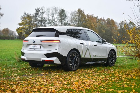 De BMW iX scoort 5 sterren in Euro NCAP crashtest en is de veiligste auto ooit