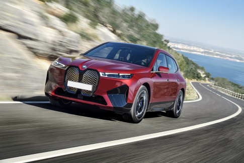 De BMW iX is een elektrische suv die uitblinkt in luxe en design De BMW iX is een elektrische suv die uitblinkt in luxe en design