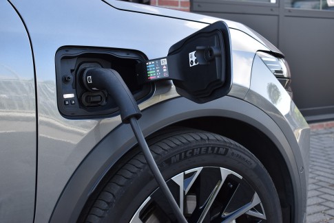 "Grote bedrijven moeten vanaf 2030 elektrisch rijden"