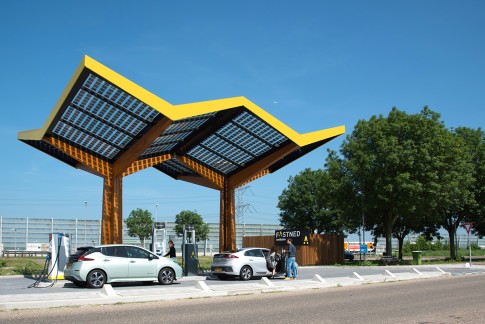 Binnenkort kunt u ook elektrisch snelladen bij Fastned in Frankrijk Binnenkort kunt u ook elektrisch snelladen bij Fastned in Frankrijk