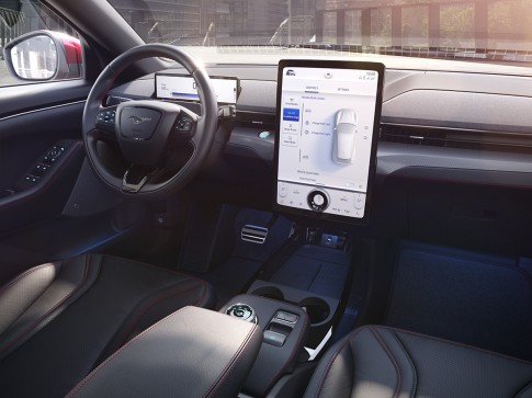 Ford Mustang Mach-e krijgt games en Alexa in eerste over-the-air update