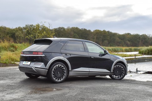 De Hyundai IONIQ 5 laadt met Vehicle to Load technologie al uw apparaten op