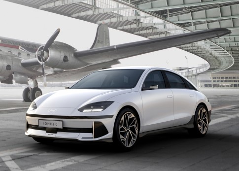 Hyundai IONIQ 6: gewaagd en nóg gestroomlijnder dan de Mercedes EQE Hyundai IONIQ 6: gewaagd en nóg gestroomlijnder dan de Mercedes EQE