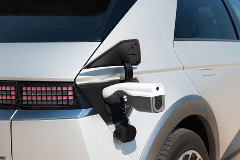 V2L of V2G voor elektrische auto's: wat is het verschil eigenlijk? V2L of V2G voor elektrische auto's: wat is het verschil eigenlijk?