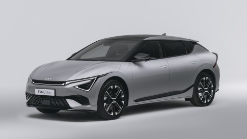 Kia EV6 krijgt vernieuwd ontwerp en tot wel 582 km actieradius Kia EV6 krijgt vernieuwd ontwerp en tot wel 582 km actieradius