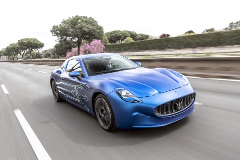 Video: Elektrische Maserati GranTurismo Folgore goed te zien