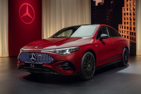 De Mercedes-Benz CLA 2025 heeft futuristisch interieur en 800 km actieradius