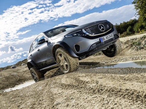 Met deze extreme EQC 4x4 laat Mercedes de kracht van EV's zien Met deze extreme EQC 4x4 laat Mercedes de kracht van EV's zien