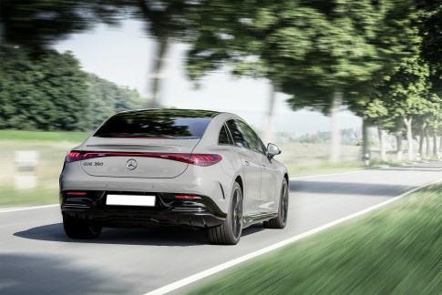 De Mercedes-Benz EQE is er vanaf 76.825 euro. Bestellen kan direct! De Mercedes-Benz EQE is er vanaf 76.825 euro. Bestellen kan direct!