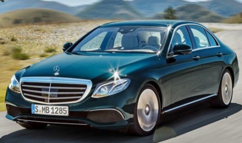 De nieuwe Mercedes E-klasse: auto of robot? De nieuwe Mercedes E-klasse: auto of robot?