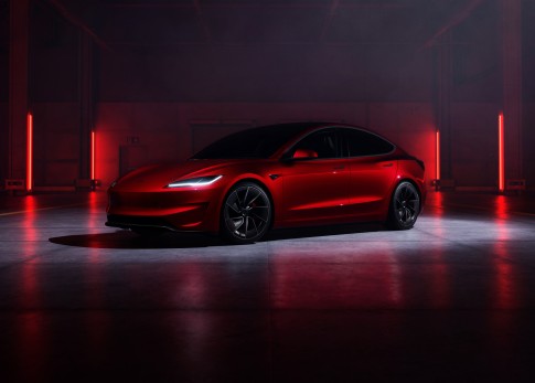 De Tesla Model 3 Performance is terug van weggeweest en direct te bestellen!