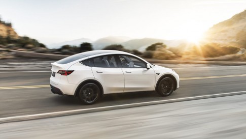 Video: Tesla Model Y Performance neemt het op tegen Model 3 Performance