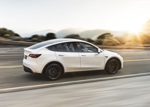 Tesla Model Y snel leasen? Kies voor zwart of wit als lakkleur