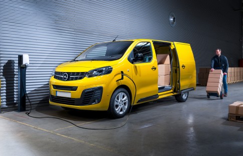 Opel Vivaro-e gaat eind deze zomer de weg op, meer dan 300 km actieradius Opel Vivaro-e gaat eind deze zomer de weg op, meer dan 300 km actieradius