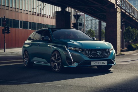 De nieuwe Peugeot 308 krijgt een prijs én een SW station versie De nieuwe Peugeot 308 krijgt een prijs én een SW station versie