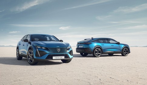 De Peugeot 408 is onthuld: stijlvolle fastback komt als PHEV én volledig elektrisch De Peugeot 408 is onthuld: stijlvolle fastback komt als PHEV én volledig elektrisch