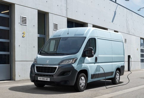 Peugeot maakt met de e-Boxer ook haar grootste bestelbus elektrisch Peugeot maakt met de e-Boxer ook haar grootste bestelbus elektrisch
