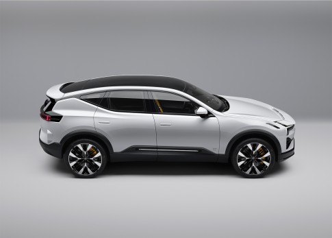 De Polestar 3 is voor het eerst te zien zonder camouflage