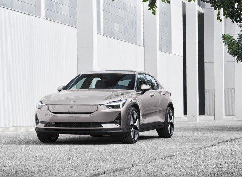 De Polestar 2 vernieuwd: een kleine facelift en tot wel 635 kilometer actieradius De Polestar 2 vernieuwd: een kleine facelift en tot wel 635 kilometer actieradius