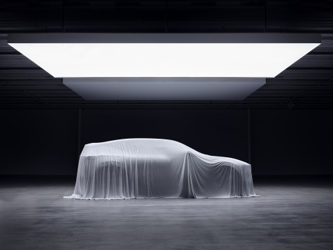 De Polestar 3 is in grote lijnen te zien op een nieuwe teaser afbeelding