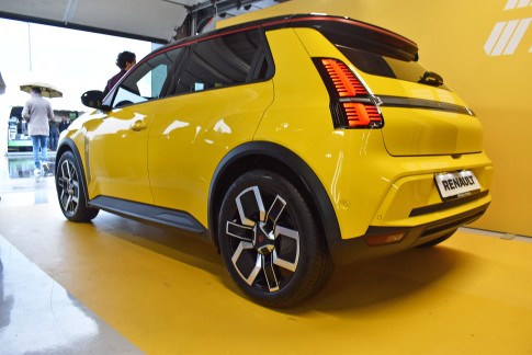 De Renault 5 is terug: 5 redenen waarom u hem wilt leasen De Renault 5 is terug: 5 redenen waarom u hem wilt leasen