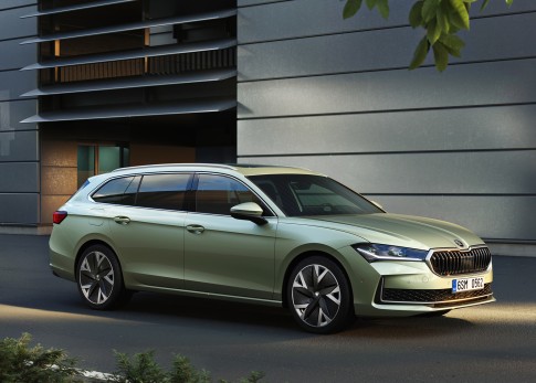 De nieuwe Skoda Superb: ook als sedan en tot 100 kilometer elektrisch!