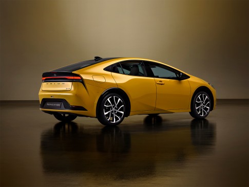 De Toyota Prius is compleet vernieuwd en krijgt 75 km elektrisch bereik De Toyota Prius is compleet vernieuwd en krijgt 75 km elektrisch bereik