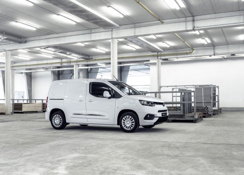 Ook Toyota's compacte Proace City krijgt een volledig elektrische variant Ook Toyota's compacte Proace City krijgt een volledig elektrische variant