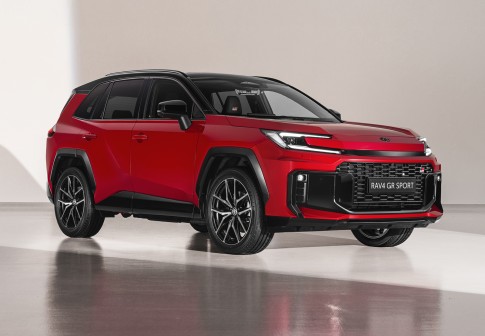 Volledig nieuwe Toyota RAV4 PHEV rijdt tot wel 100 km elektrisch Volledig nieuwe Toyota RAV4 PHEV rijdt tot wel 100 km elektrisch