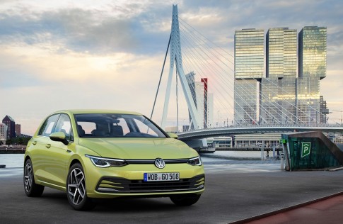 Nieuwe Volkswagen Golf 8 doet alles digitaal, is toch een beetje elektrisch