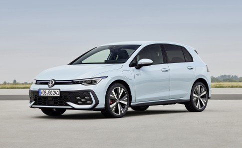 De vernieuwde Volkswagen Golf PHEV rijdt tot 100 kilometer elektrisch