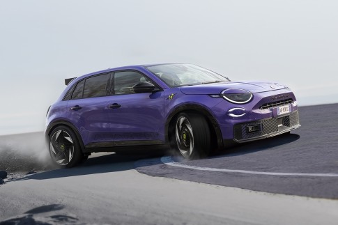 Elektrisch bommetje: dit is de eerste foto van de Abarth 600e!
