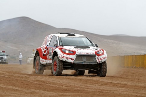 Elektrische auto haalt finish Dakar Rally