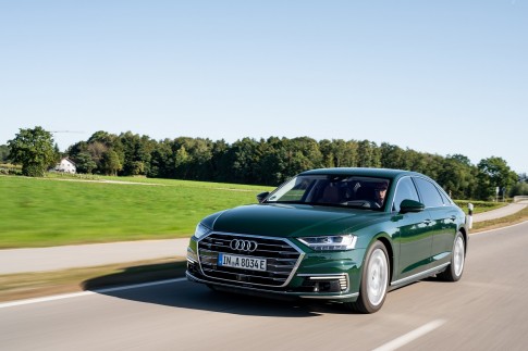 Nieuwe Audi A8: ultieme luxe met 462 pk hybride power