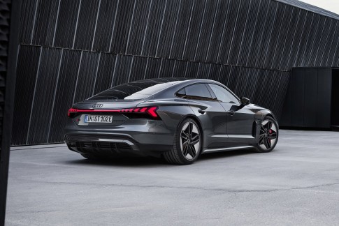 Wow! Audi e-tron GT opent de jacht op Tesla