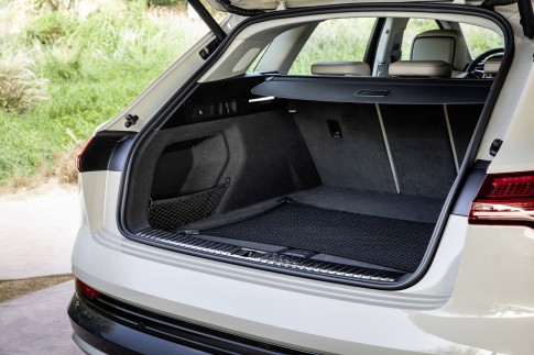 Filmpje: Audi e-tron bagageruimte getest en vergeleken