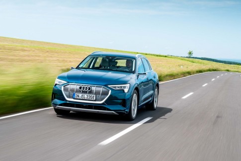 Audi e-tron verslaat Tesla, Jaguar en Mercedes als populairste premium EV