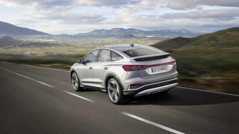 Audi Q4 Sportback e-tron is er vanaf 50.345 euro en wordt nog in 2021 geleverd Audi Q4 Sportback e-tron is er vanaf 50.345 euro en wordt nog in 2021 geleverd