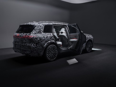 Eerste beelden Audi Q9 onthuld, de SUV waarin we nooit meer willen uitstappen